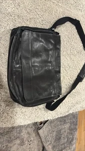 Kenneth Cole REACTION Black  Leather Risky Biz Messenger Crossbody / Laptop Bag - Picture 1 of 11
