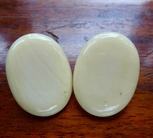 vintage 1960s BIG cream swirled lucite statement clip on earrings -452 - Picture 1 of 2
