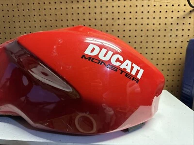 Ducati 797 Monster 2017-2021 2020 tanque de gasolina 58612573AA abolladuras arañazos Foto 1 de 4