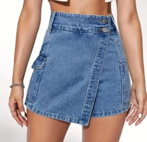 Blue Flap Pockets Short Denim Pants, Slim Fit High Waist Layered High Rise Short - Picture 1 of 3