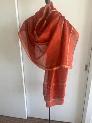 New FabIndia Heirloom Red Gold Zari Fabric Wrap Silk Chanderi Dupatta Scarf - Image 1 of 4