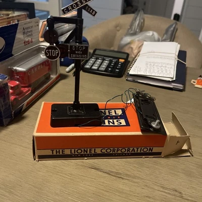 Postwar Lionel 140 Banjo Signal C8MINT  BRICK BOX - Image 1 of 4