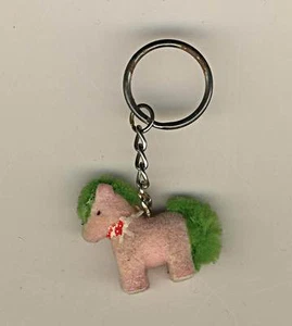 petit cheval porte clefs - rose vert - etat bon correct  - Imagen 1 de 1