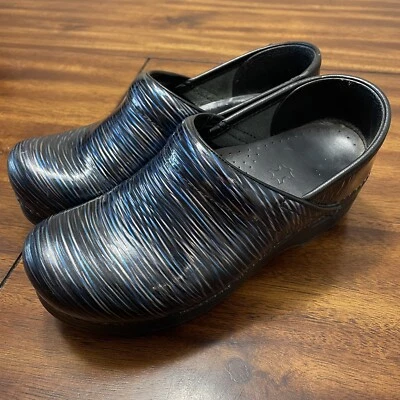 ZUECO TRADICIONAL DANSKO MUJER CHAROL PROFESIONAL PLATA/AZUL EU36-5.5-6 Foto 1 de 4