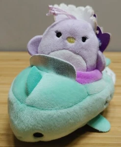 Squishmallow 2" Elina Peacock Squishville & Perry Delphin Boot Neu mit Etikett Fahrzeug - Bild 1 von 3