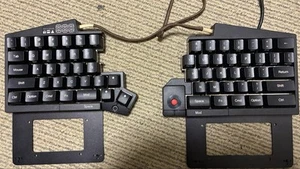Clavier filaire mécanique fendu Ultimate Hacking Keyboard - Photo 1/1