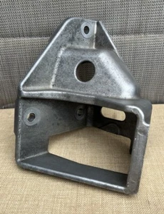 HOLDEN 2006-2013 VE COMMODRE LS2 6.0L GENUINE ENGINE MOUNT BRACKET!! GM.92160952 - Picture 1 of 12