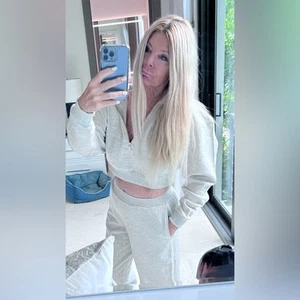 NUEVO CON ETIQUETAS $216 REVOLVE WeWoreWhat sudadera con capucha y pantalones deportivos recortados de felpa francesa M - Imagen 1 de 14