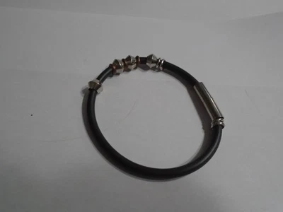 Pulsera - Banda de cuero, cuentas y anillos de acero y cobre, diámetro de 3 pulgadas Foto 1 de 2