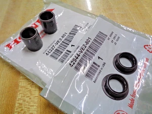 TWO 44327-VE2-801 DRIVE AXLE BUSHING 42944-VE2-801  SHAFT SEAL GENUINE HONDA - Picture 1 of 8