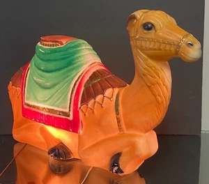 Vintage 1982 Impero Plastica Soffiaggio Stampo Natale Natività Cammello 27" Sdraiato con Luce - Foto 1 di 16
