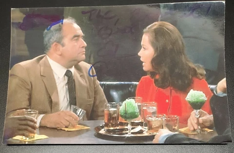 Autographed ED ASNER Signed Photo w/ MARY TYLER MOORE SHOW Autograph Picture Cover