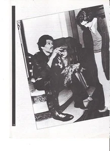 JIMI HENDRIX chats to girls magazine PHOTO / Pin Up / Poster 11x8 inches - Imagen 1 de 1