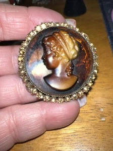 Rare Original by Robert Signed 1960s Cameo  Brooch Pendant Glass gorgeous - Picture 1 of 3