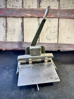 RARO PERFORADOR MANUAL AJUSTABLE Challenge Machine Co hierro fundido vintage Foto 1 de 4