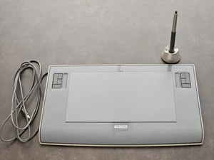 Wacom Intuos 3 Graphics Tablet PTZ-631W Wide Gray USB with pen and pen holder - Picture 1 of 4