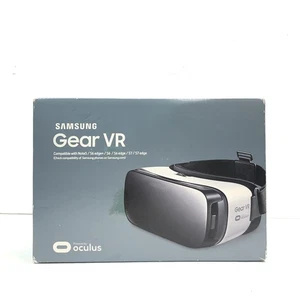 Samsung Gear Smartphone VR Headset Powered By Oculus - Picture 1 of 6