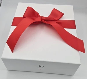 Jo Loves große leere Geschenkbox mit großer roter Schleife Taschentuch/versiegelt 24cm x20cm - Bild 1 von 6