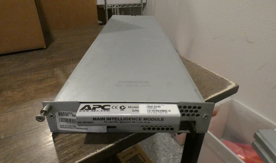 Módulo de inteligencia principal Symmetra de APC - SYMIM3 para arreglo de discos de alimentación RM Foto 1 de 4