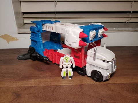 Combiner Wars Ultra Magnus Cover