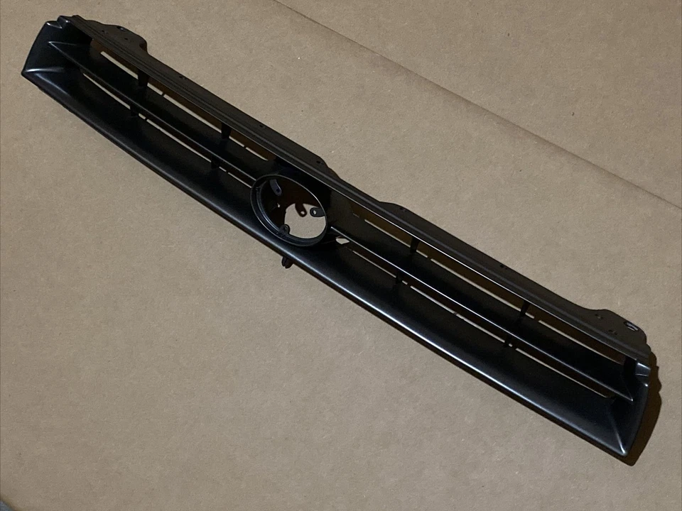 fits 1992-1996 TOYOTA CAMRY Front Bumper Upper Grille NEW - Image 1 of 3