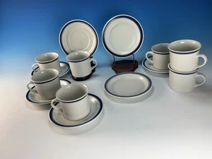 14 Piezas Royal Doulton Vizcaya - Tazas Planas, Platillos y Platos de Pan Azul y Gris - Imagen 1 de 6