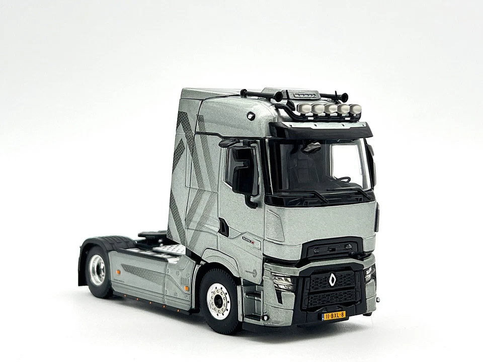 Renault trucks T high evo 4x2 WSI truck models 1:50 scale - Image 1 of 4