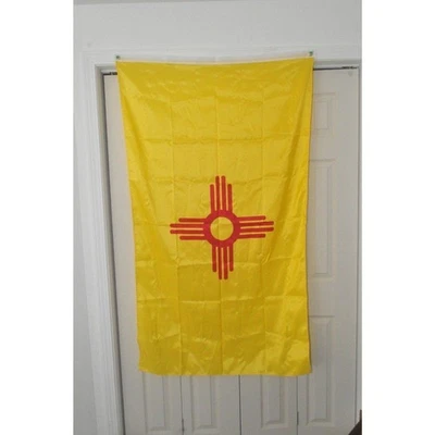 Bandera banderín casera del estado de Nuevo México casi nueva - 100 % polietileno - aprox 35" x 60" Foto 1 de 4