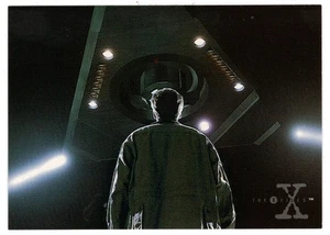 X-Files on Video (Trading Card) X-Files - Season 3 - 1996 Topps # 35 - Mint - Picture 1 of 1