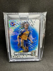 2023 Topps Pristine 2024 Henrik Larsson refractor prístino recubierto azul/75 - Imagen 1 de 2