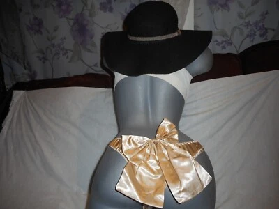 Panty Frederick's Of Hollywood Satin Bow Cheeky Champagne M & L vendido por separado Foto 1 de 4