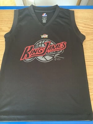 Camiseta Majestic Cleveland Cavaliers “King James” preta juvenil M - Imagem 1 de 4