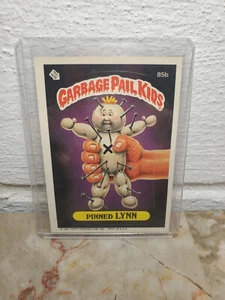 Garbage Pail Kids Pinned Lynn #85b (1986) Series 3 Topps Sticker Card - Picture 1 of 2