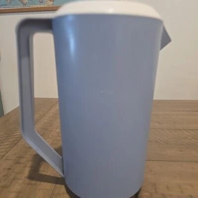 Vintage Rubbermaid 2 1/4 quart #2445 Drink/Beverage Pitcher/Bottle~Blue - Image 1 of 4