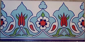 Tulipán y margarita de cerámica azul claro turco 4""x8"" elevado Iznik borde de azulejos - Imagen 1 de 1
