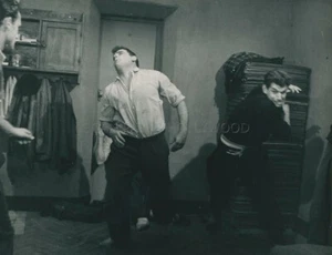 MICHEL CONSTANTIN JEAN MINISNI LE TROU 1960 PHOTO ORIGINAL #29 - Picture 1 of 1