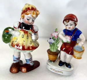 Vintage handbemalte Figur besetzt Japan Mädchen & Junge mit Blumen - 2 Stück - Bild 1 von 13