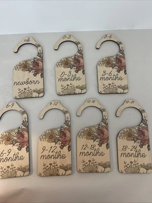 Baby Kleidung Organizer Kleiderbügel Blumen Größentrenner Holz Neugeborene - 2 Jahre - Bild 1 von 4