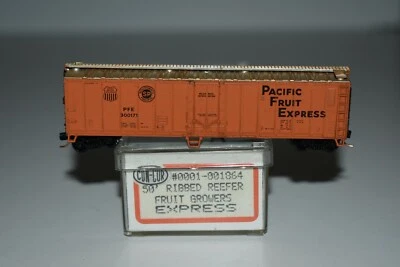 N Scale Con-Cor 0001-001864 Fruit Growers Express 50' Single Door Reefer C9438 - Image 1 of 2