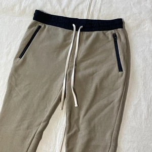 Joggers Fear Of God Essentials para hombre medianos ajustados mezcla de algodón clásico polar - Imagen 1 de 14