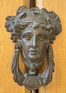 Antiguo llamador de puerta de bronce retrato femenino neoclásico inglés - Imagen 1 de 11