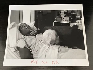 OJ Simpson Very Funny Original Photo 1988 The Naked Gun Type 1 Leslie Nielsen - Picture 1 of 5