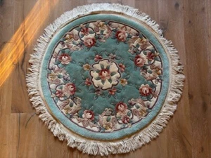 Chinese 100% Wool Rug - Round - Light Green Carved Pattern - 117Cms Diam - Picture 1 of 2