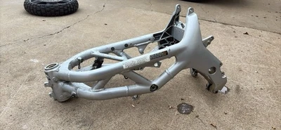 Chassi quadro principal Suzuki SV650/S 99-02 OEM SV 650 - Imagem 1 de 4