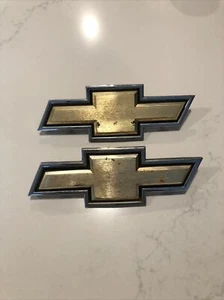 Lot X 2 1983-84 Chevy Van OEM Grill Metal Bowtie Emblem 14043882 Chevrolet Logo - Bild 1 von 11