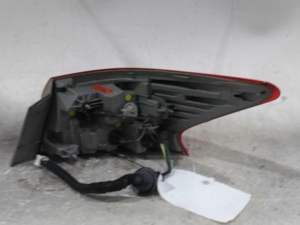 Conjunto de luz trasera izquierda usado se adapta a: Nissan Sentra 2017 cuarto panel montado Lef Foto 1 de 3