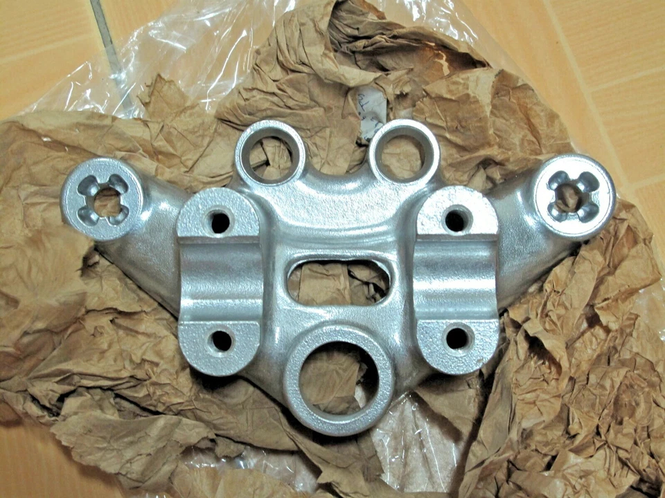 Cabezal de vástago de dirección Kawasaki GA1 GA2 GA3 GA5 90SS G3SS G3TR KH100 NOS 44039-013 Foto 1 de 1