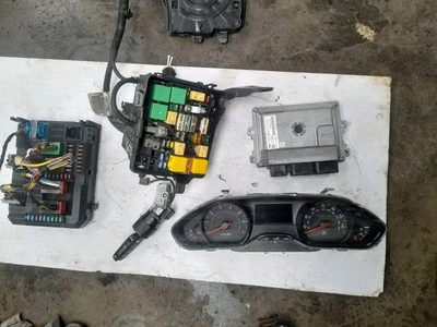 Peugeot 208 ECU Kit  Petrol 9678355980 1.0 2013  68k 3 Door - Image 1 of 4