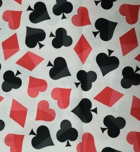 1yd x 44" 100% cotone, tessuti Foust, mazze, diamanti, cuori, picche, bianco - Foto 1 di 3