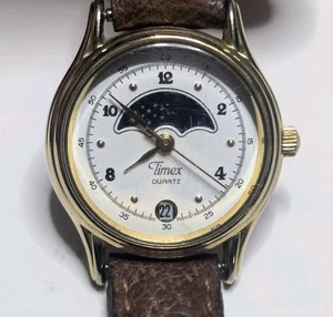 Timex MoonPhase Date 1992 | Quarzo Analogico | Tono Oro 25mm | Cinturino Pelle | ✓ - Foto 1 di 9
